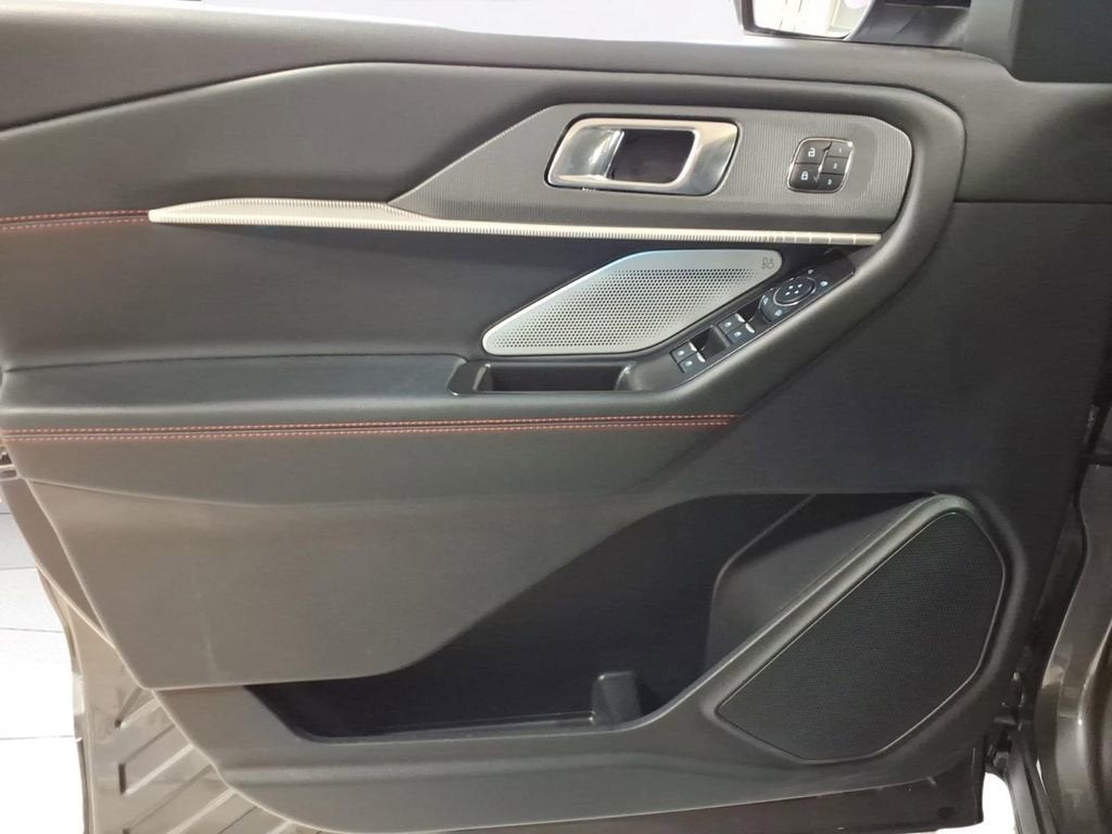 2026 Ford Explorer ST - Photo 17