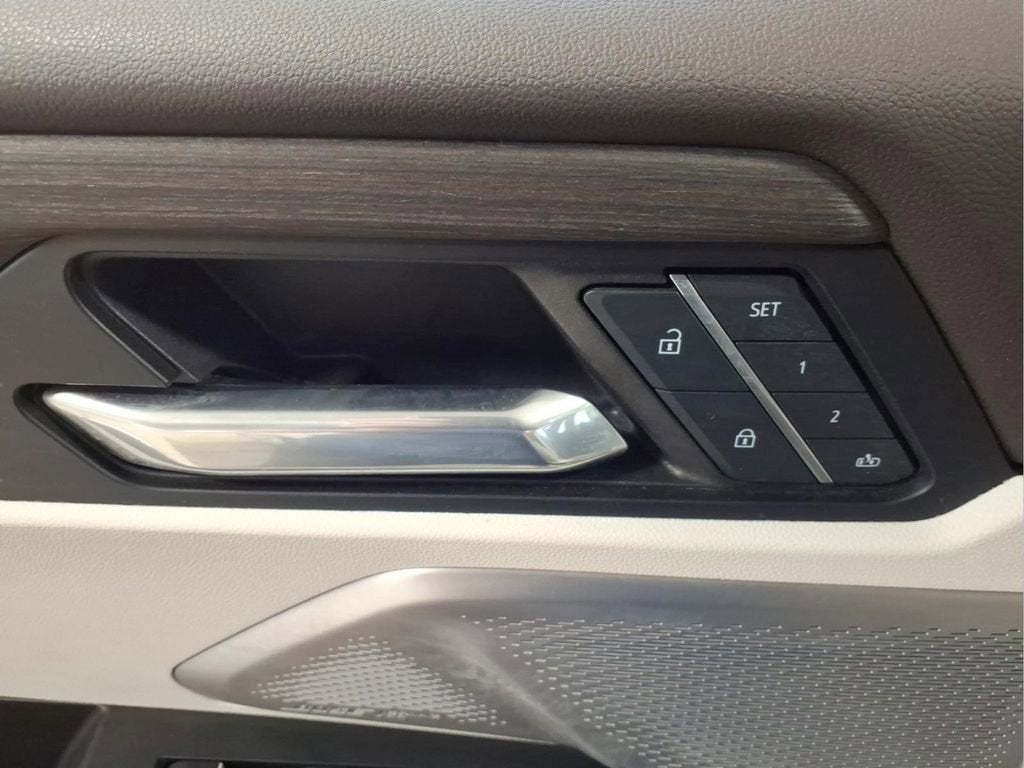 2024 GMC Acadia Denali - Photo 17