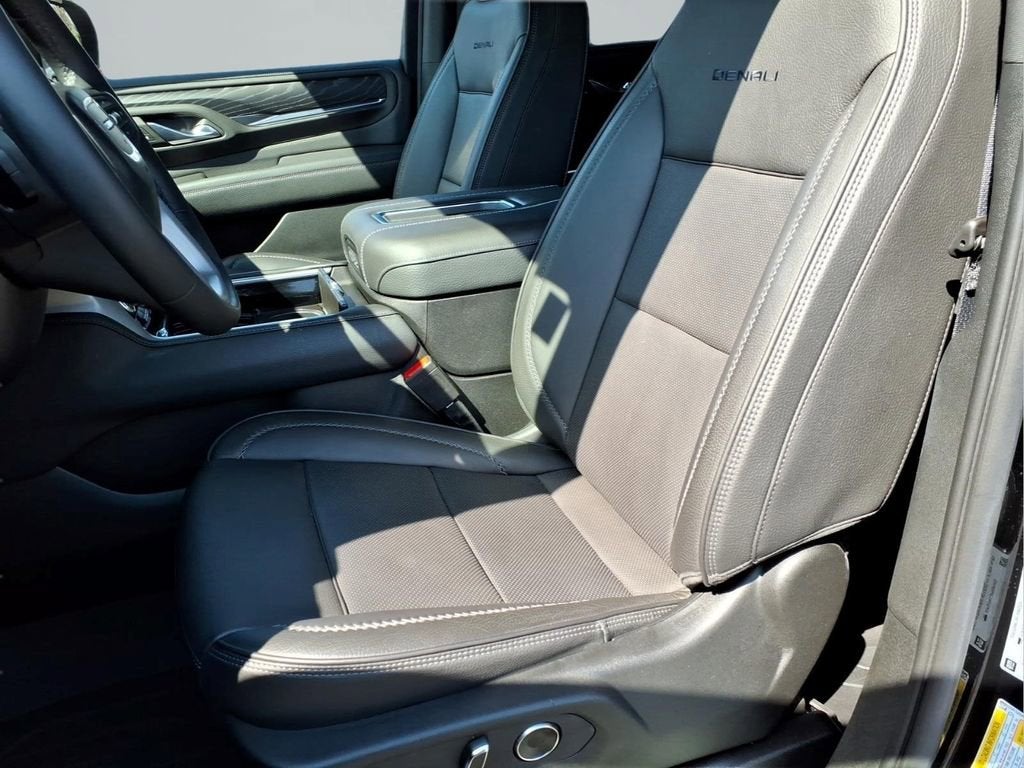 2023 GMC Yukon Denali - Photo 22