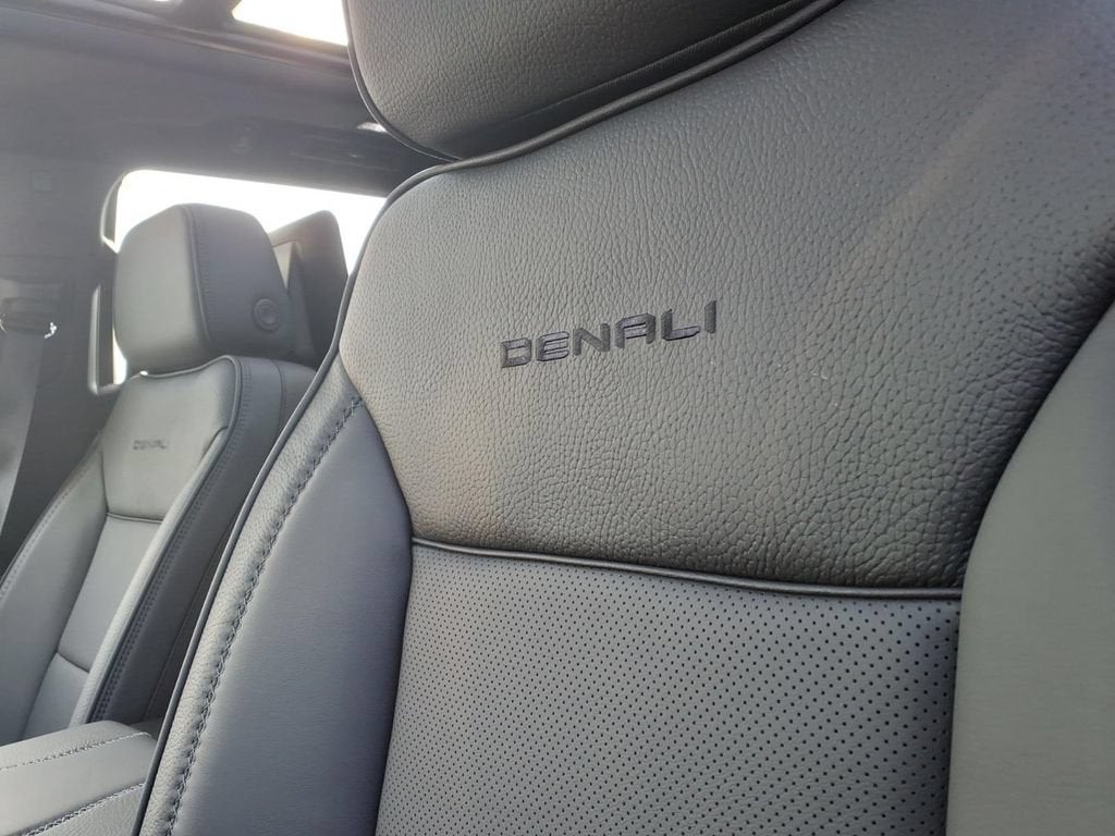 2026 GMC Yukon Denali - Photo 20
