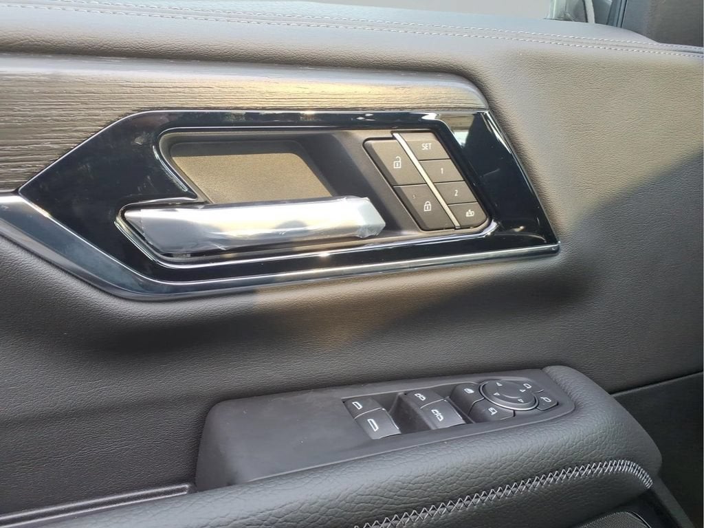 2026 GMC Yukon Denali - Photo 8