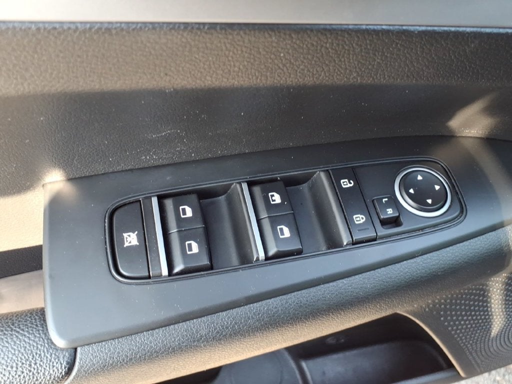 2023 Kia Forte LXS - Photo 12