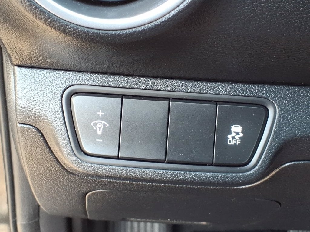 2023 Kia Forte LXS - Photo 14