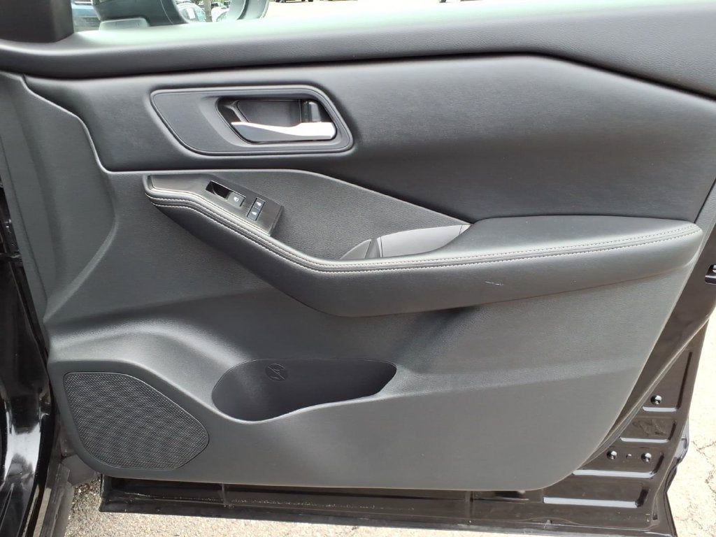 2026 Nissan Rogue SV - Photo 10