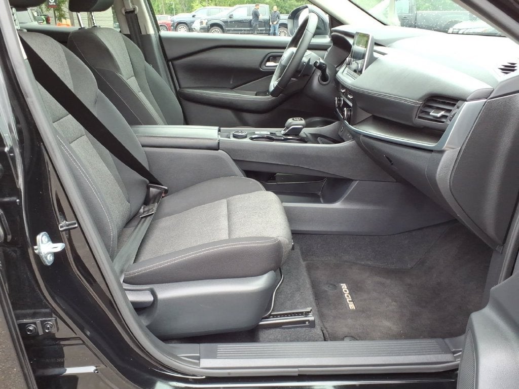 2026 Nissan Rogue SV - Photo 11
