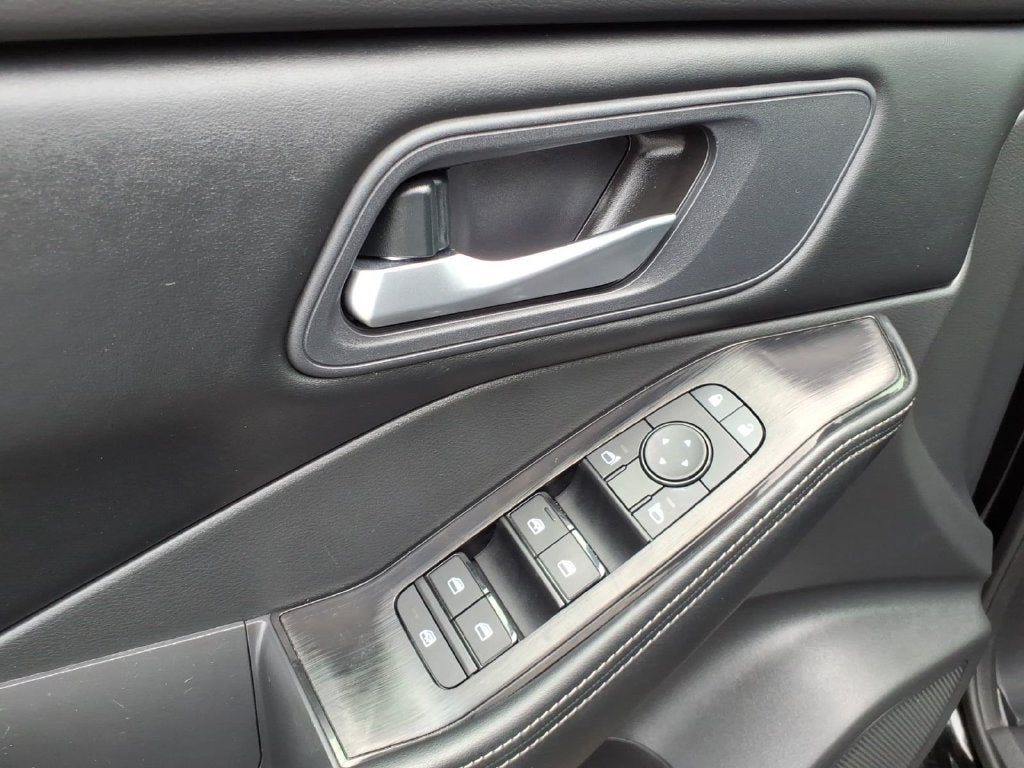 2026 Nissan Rogue SV - Photo 15