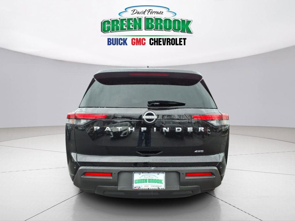 2025 Nissan Pathfinder SV