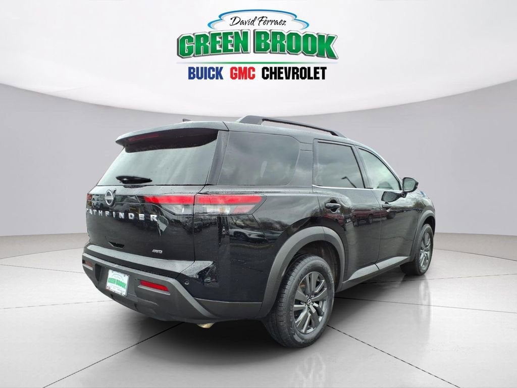 2025 Nissan Pathfinder SV