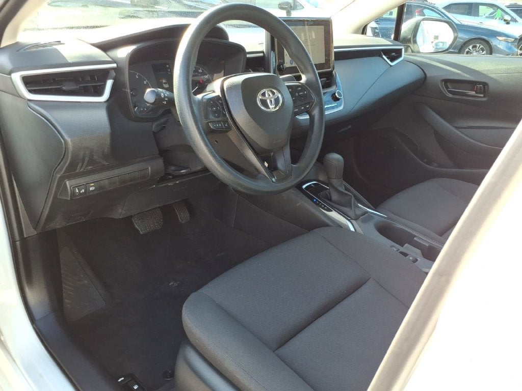 2025 Toyota Corolla LE - Photo 13