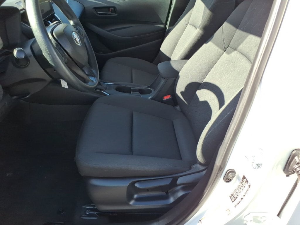 2025 Toyota Corolla LE - Photo 14