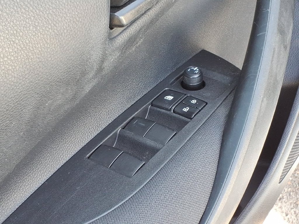 2025 Toyota Corolla LE - Photo 15