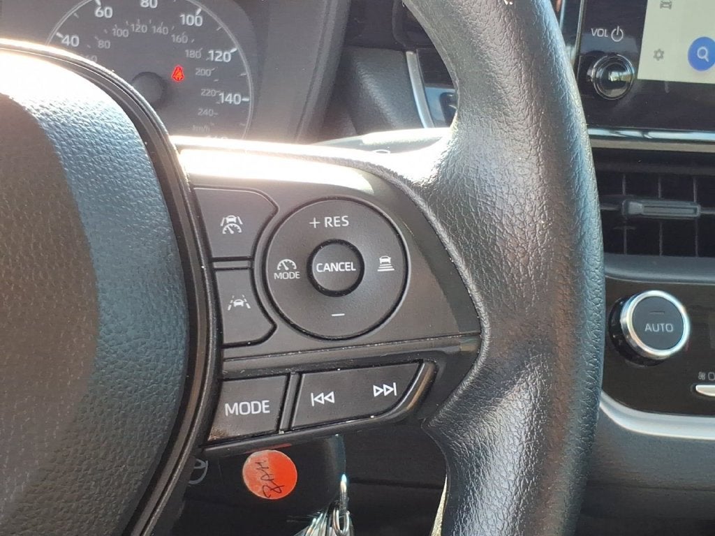 2025 Toyota Corolla LE - Photo 18