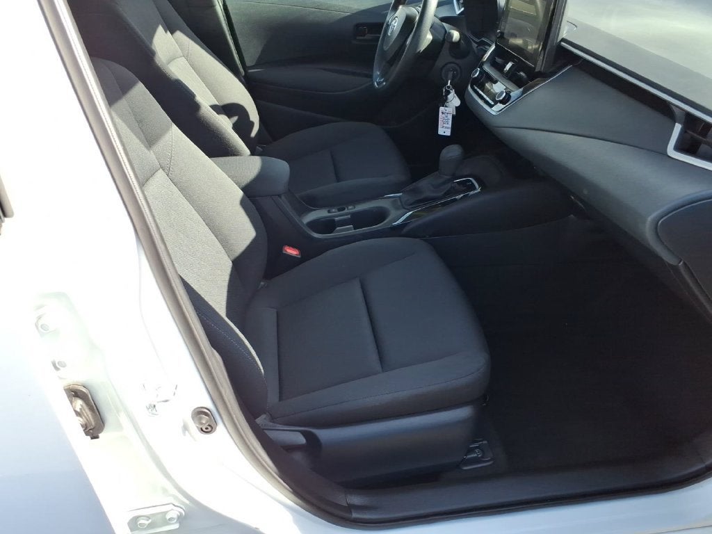 2025 Toyota Corolla LE - Photo 8
